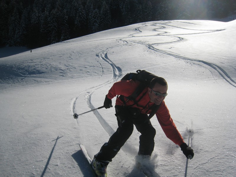 Descente bec Charvet : Sama-Lau a la banane dans cette poudre !