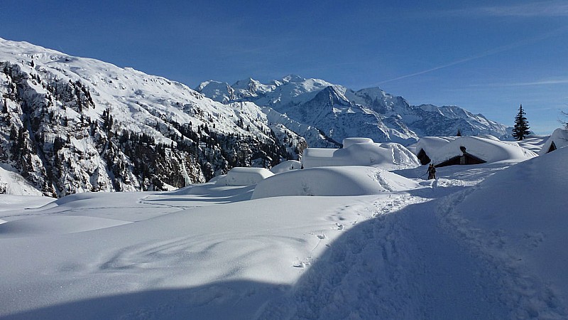 le village enseveli : enneigement consequent