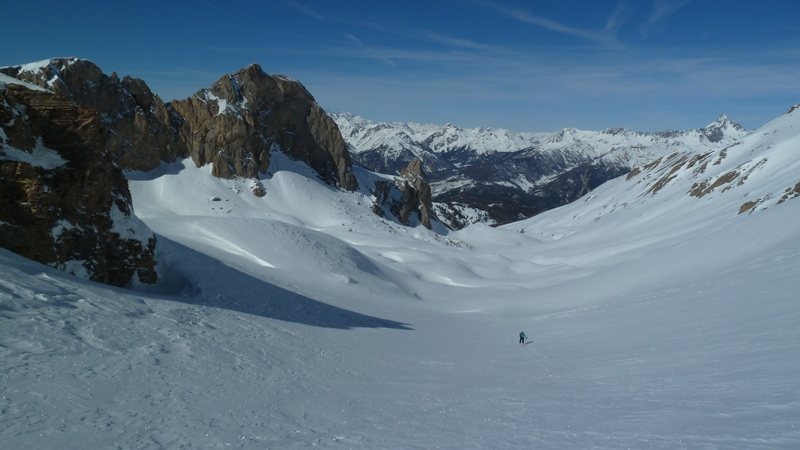 En remontant le vallon : Sous le col de la Rousse