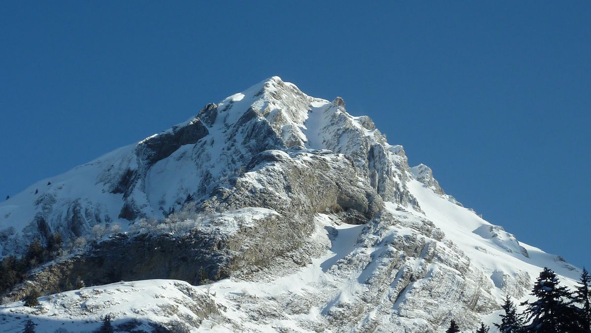 Pecloz SW : le haut du couloir prend déjà le soleil
