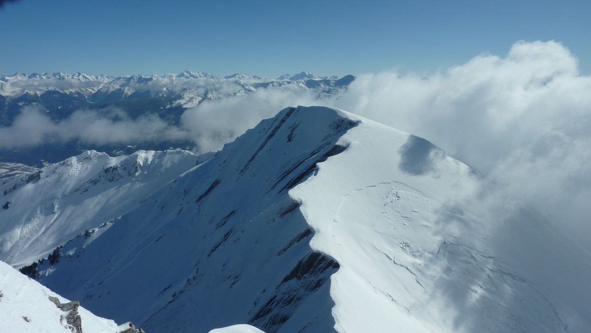 Mont d'Armenaz : la vieille plaque partie en versant SW commence à etre recouverte