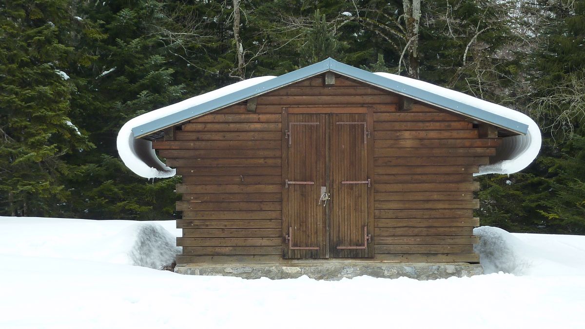 Neige visco-élastique : le chalet a fait une mise en pli !!