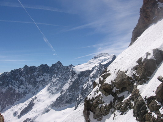 la barre des écrins : vue du col de la casse déserte...