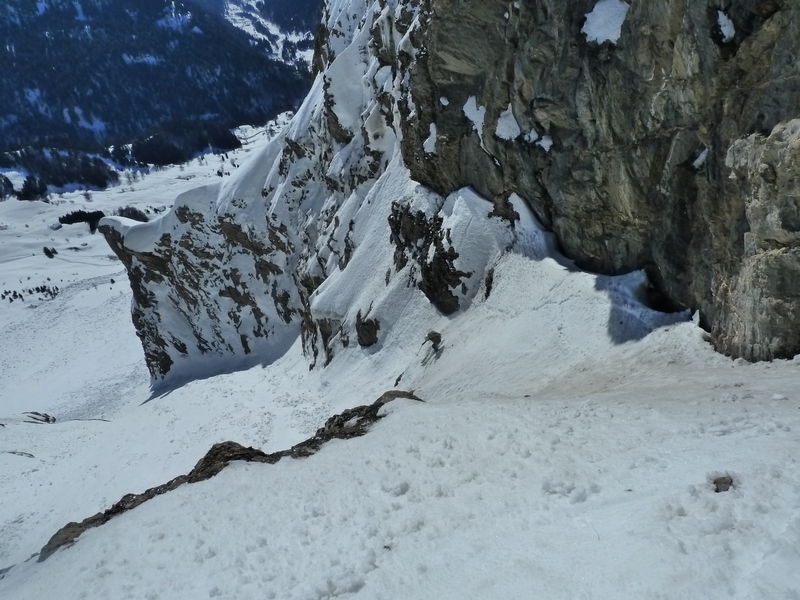 Couloir sud du Repère : Pédro à la sortie de la banquette rive droite.