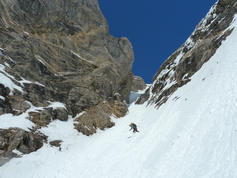 Couloir sud du Repère : Poudre réchauffée agréable à skier.