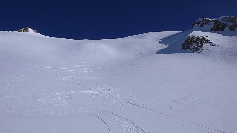Pic Gaziès : La face ouest avec un peu de neige de la dernière chute.