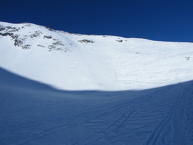 Vielle avalanche 5* : juste à gauche des traces