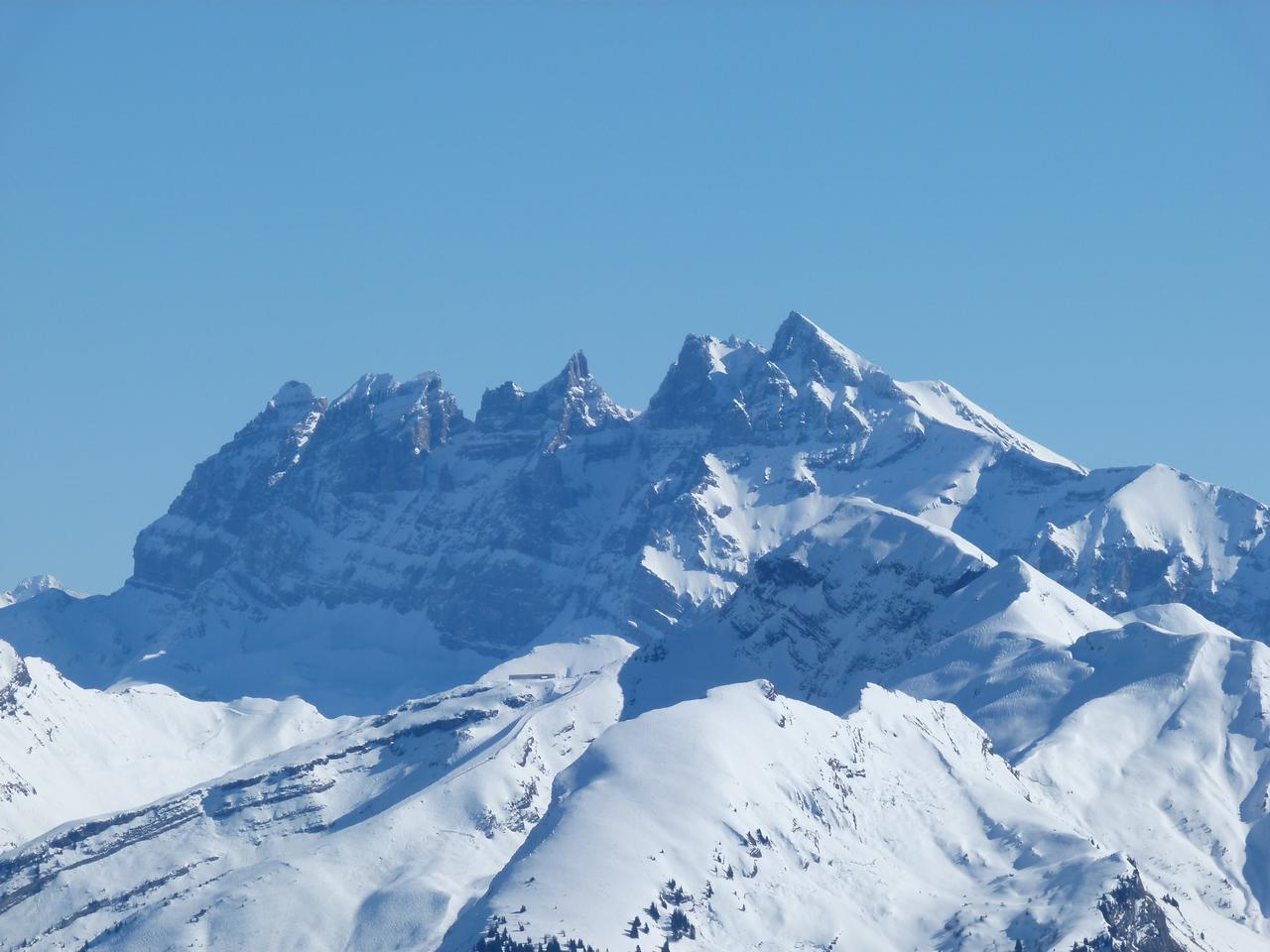 Les Dents du Midi : Des montagnes emblématiques