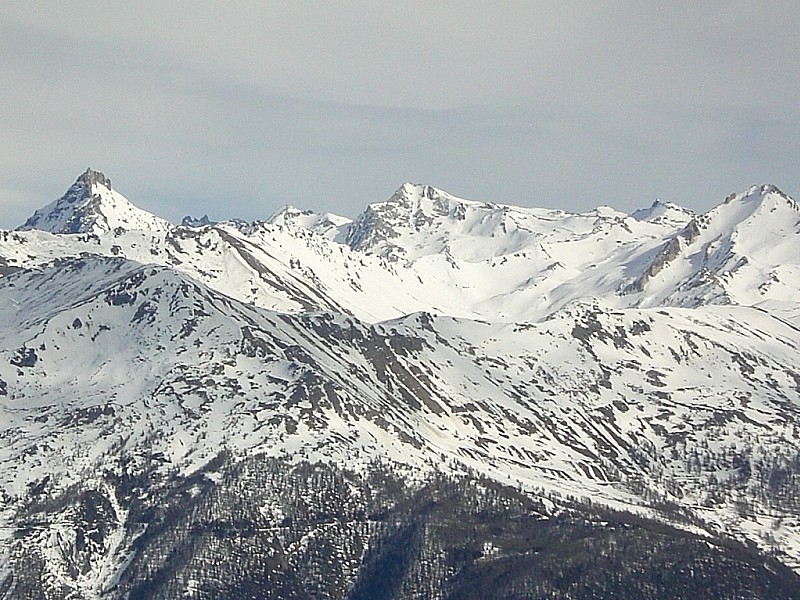 Rocher de Barrabas : De G à D Les versants italiens de l'Aiguille de Scolette, de la Pointe de Sommeiller et de la Cima del Vallonetto.