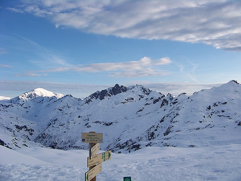 Traversée Aiguilles rouges : Le Buet est encore loin et le soleil est déjà là!