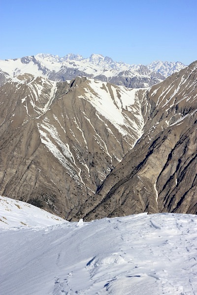 vue du sommet : Ailefroide, pic sans nom et Pelvoux au loin
