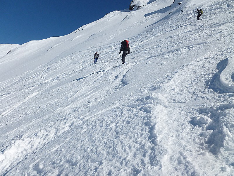 dans la pente : Neige froide mais tracée