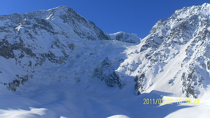 glacier de tsijiore nouve : une petite chute de séracs il y a 2 jours vers 10h30