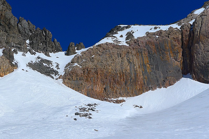 Le début de la descente : Une neige pour appâter le skieur ....