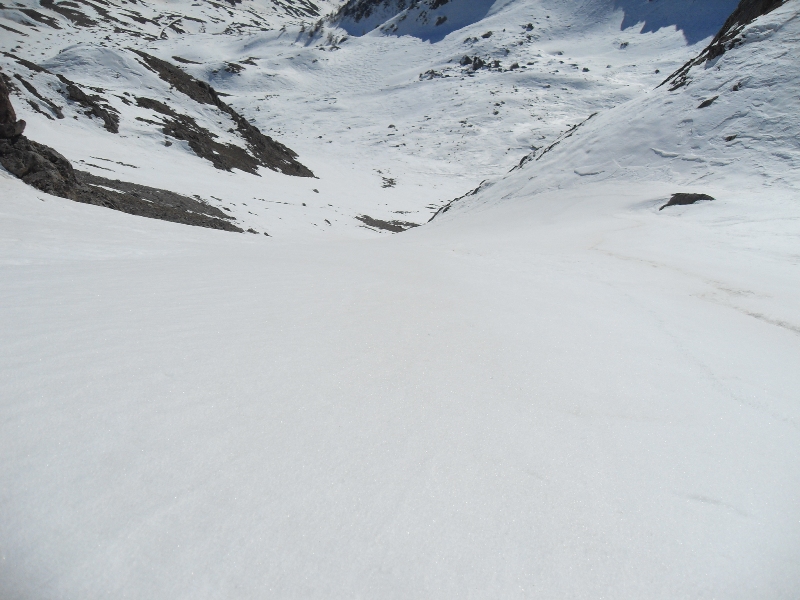 Couloir S sous Rocher Bouchard : le couloir sous le sommet de Rocher Bouchard, à la descente, neige excellente.