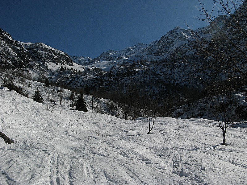 Passage du couloir du Pertuis : Passage "merdique "  à cause de la grosse coulée d'avalanche du couloir du Pertuis à gauche et de la neige pourrie pour éviter la coulée