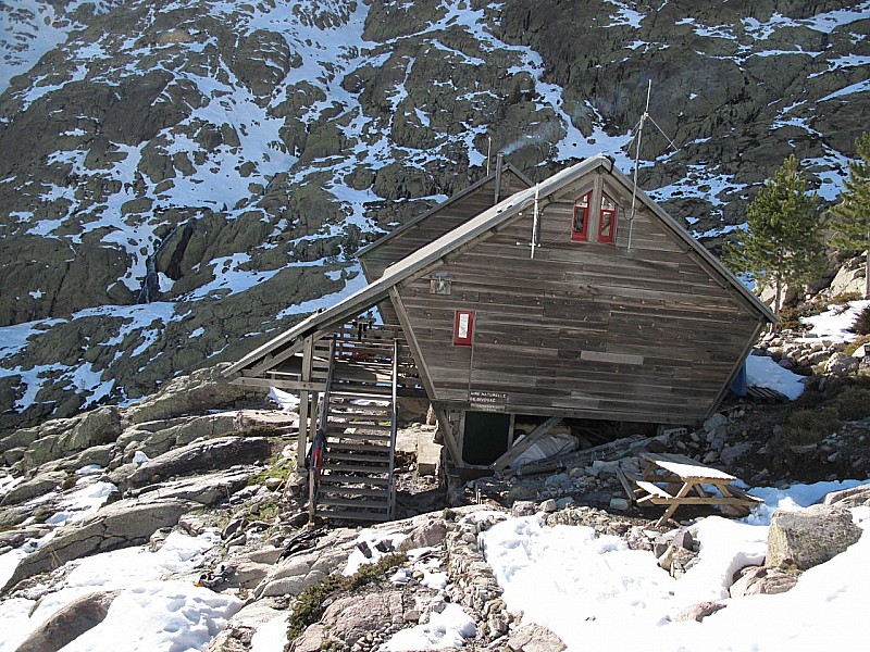 #9 Refufe de Tighiettu : Refuge à l Refufe de Tighiettu : Refuge à l'architecture particulière
