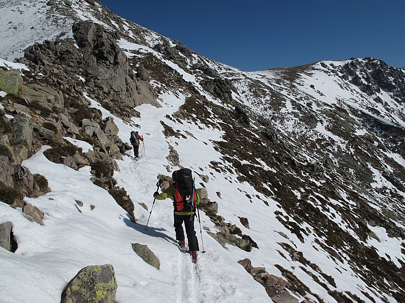 #23 Capu a u Tozu : Traversée assez sèche mais encore skiable en peau Capu a u Tozu : Traversée assez sèche mais encore skiable en peau