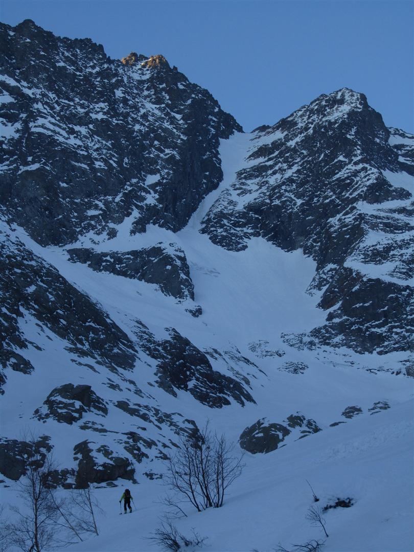 vallon d'Entre Pierroux : à 2100 m, vue sur le couloir Maximin