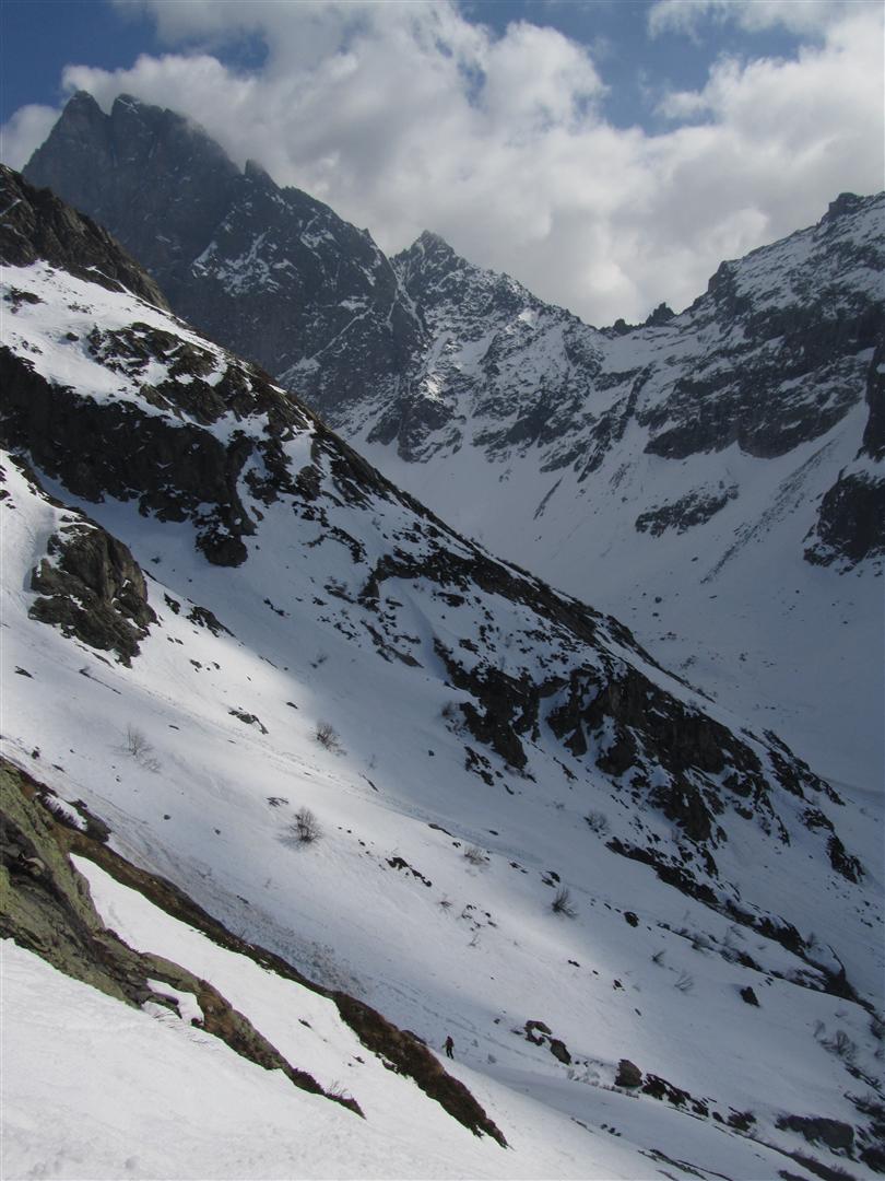 à la descente du petit vallon : vue sur l'Olan et le col Turbat