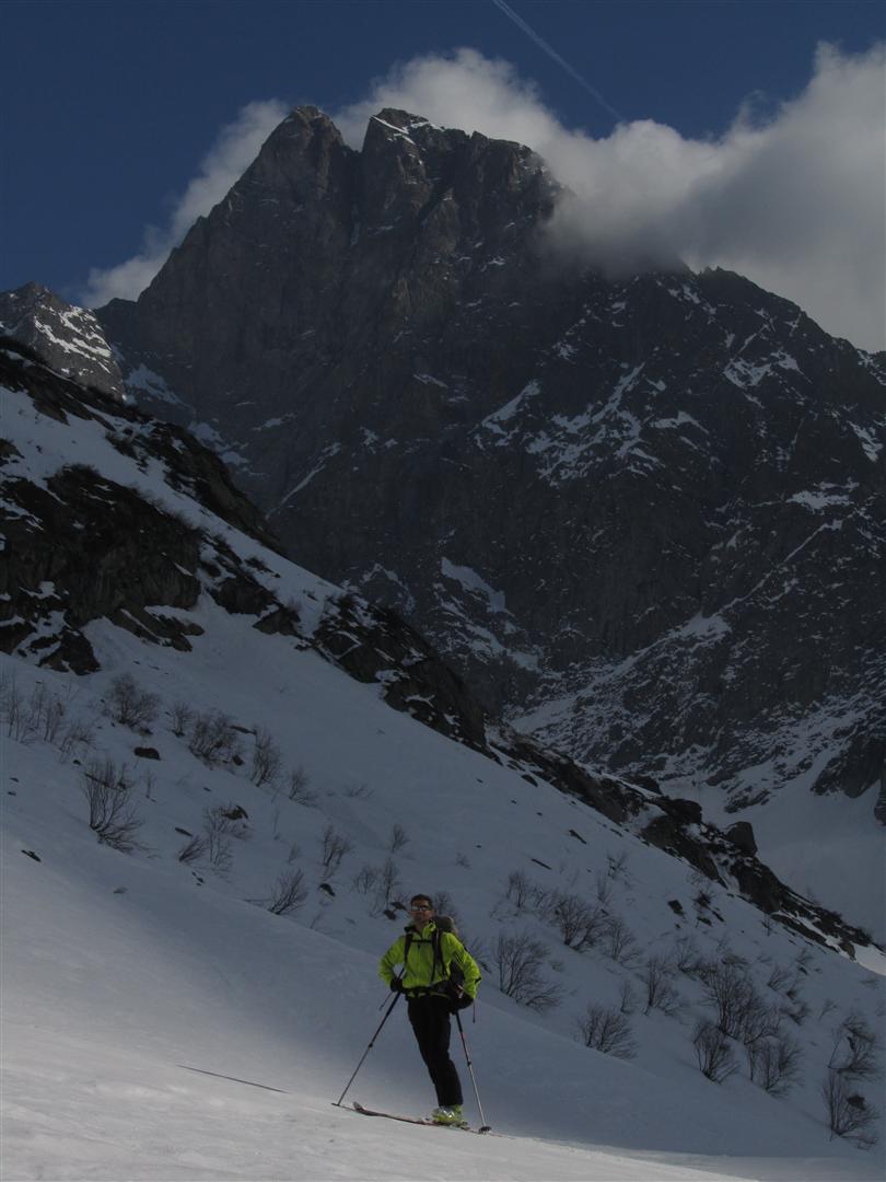 à la descente : vue sur la face NO de l'Olan