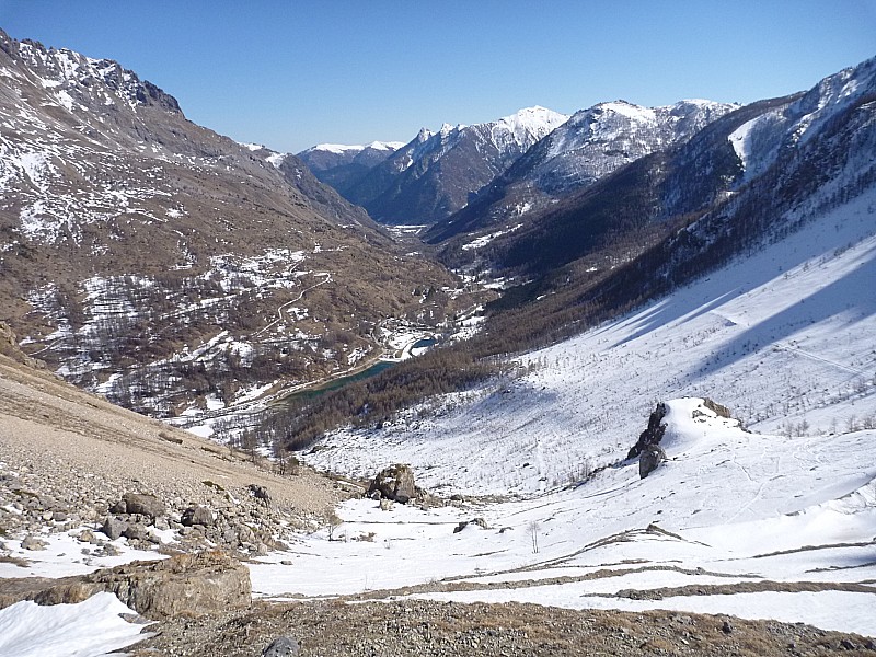 En Italie, la neige manque ... : Faudra finir par du portage pour rejoindre Campo Base.