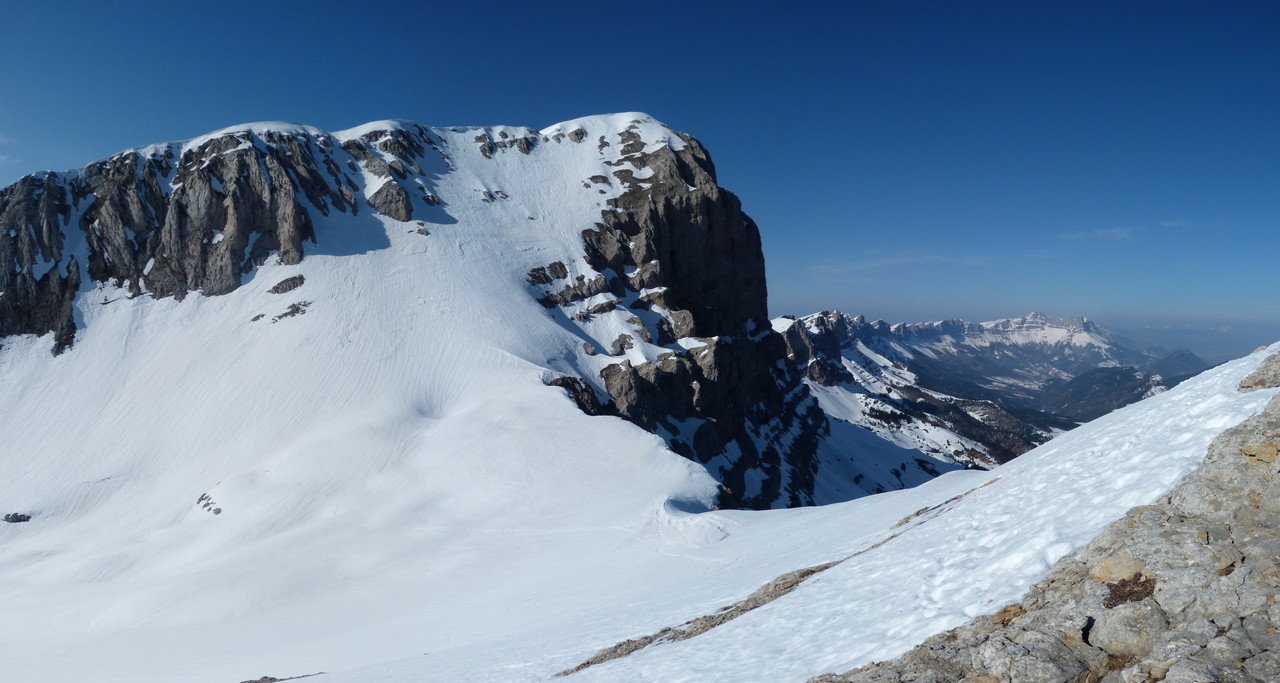 Chaîne du Vercors : Le point culminant au premier plan