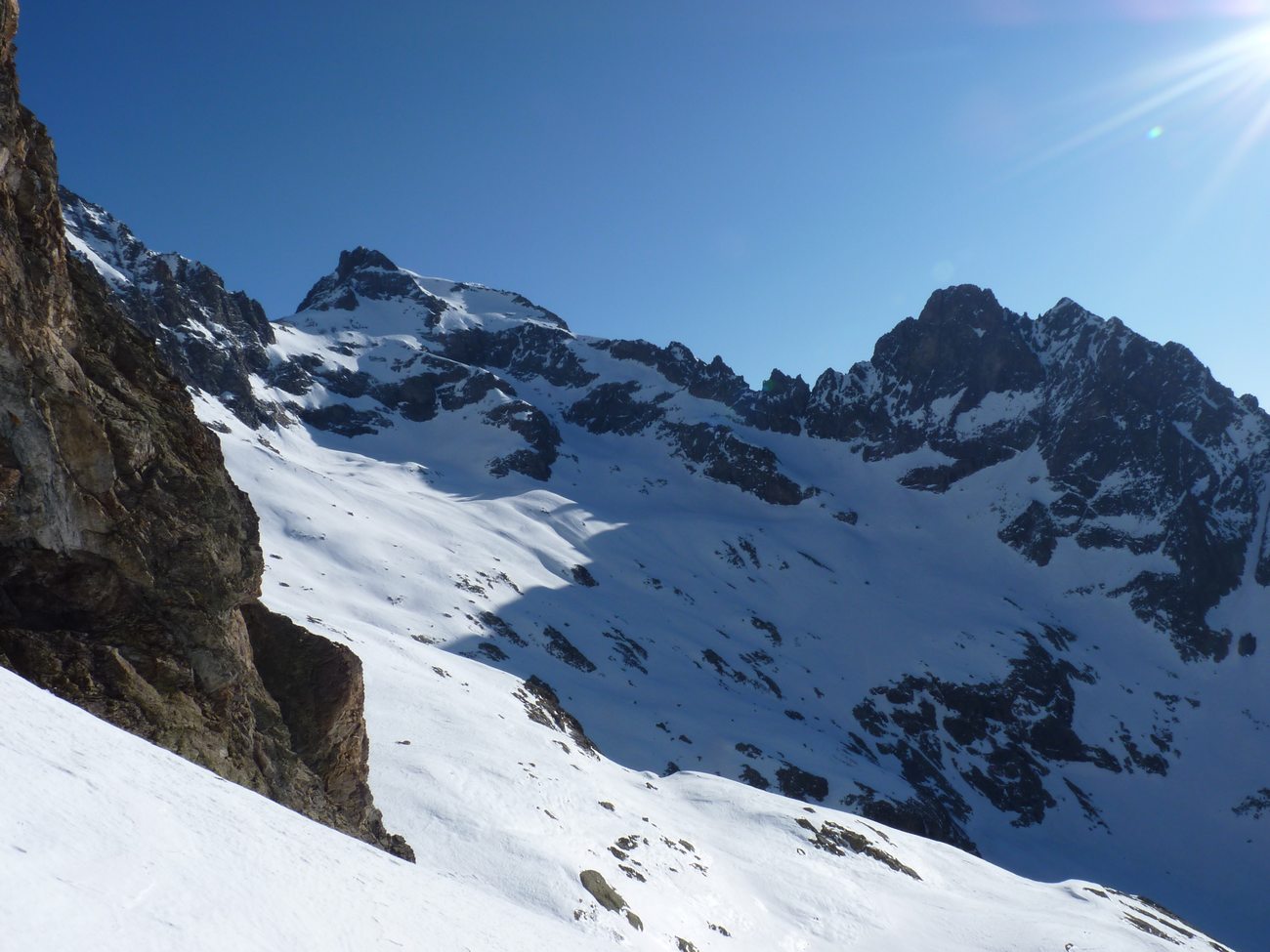 Coup d'oeil : La cime du vallon et la Rouye depuis le pas de l'Olan