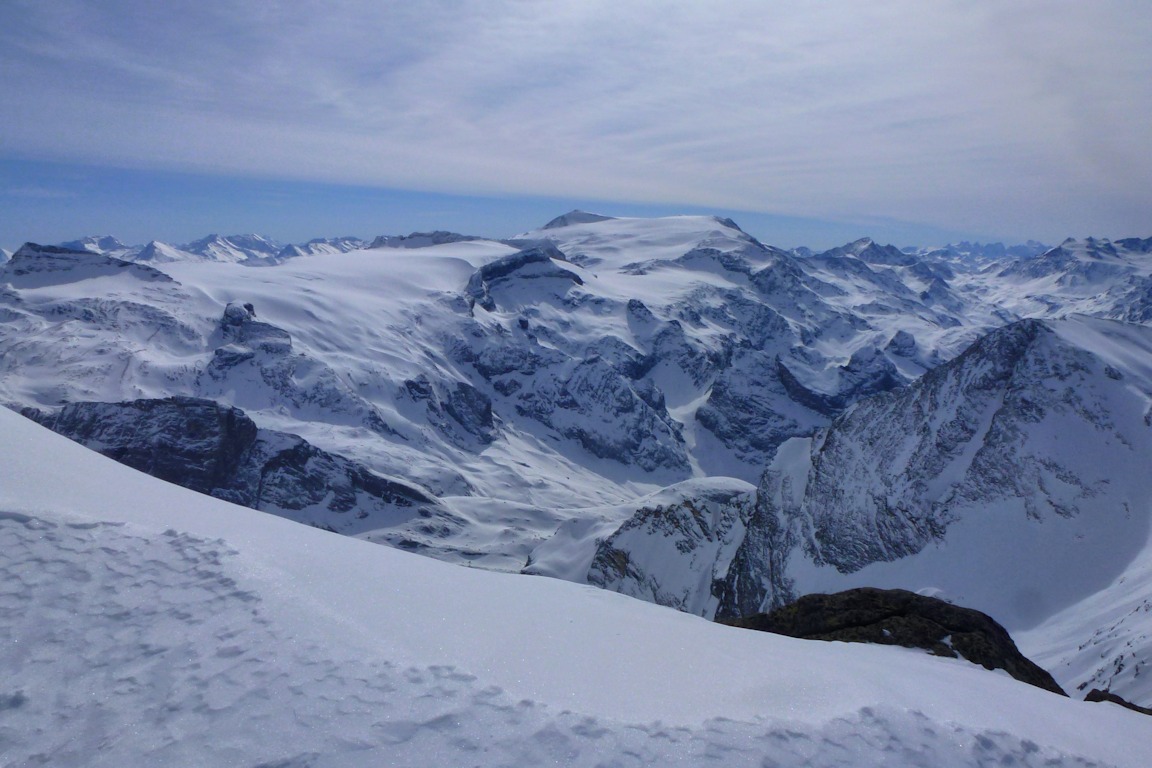 Du sommet, vue vers le Sud : Les glaciers de la Vanoise.