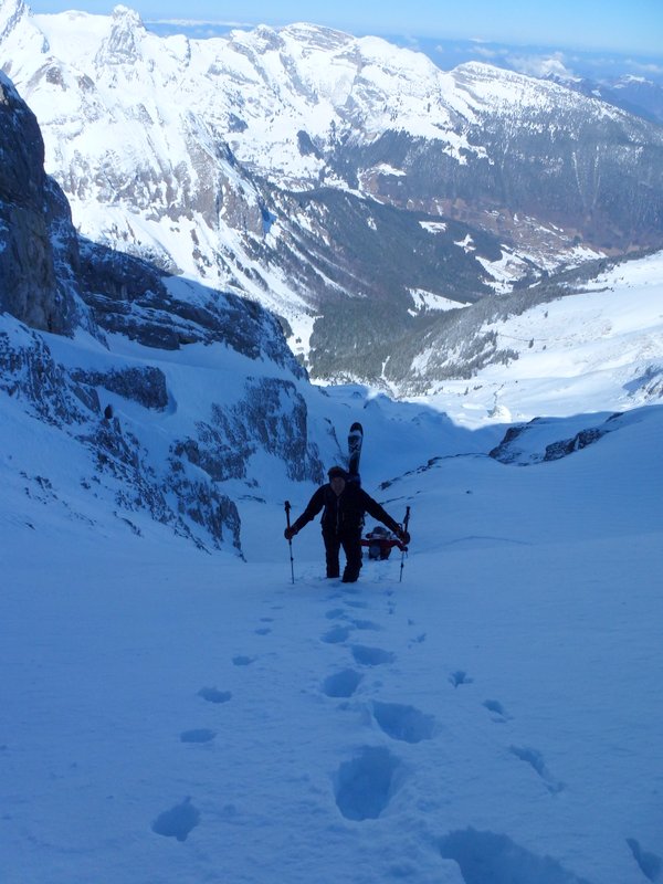 Trou de la Pierre du Mt Blanc : Montée dans une neige qui promet d'être excellente