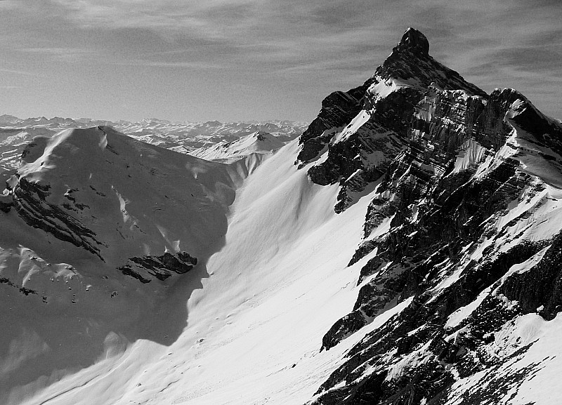 pointe percée : en avançant un peu plus haut que le col on se retrouve sur la crête surplombant le vallon de Doran