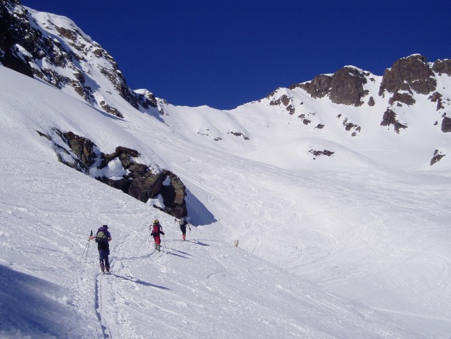 traversée sous le col : En hautde la grande pente sous le col de Bel oiseau: traversée à droite.