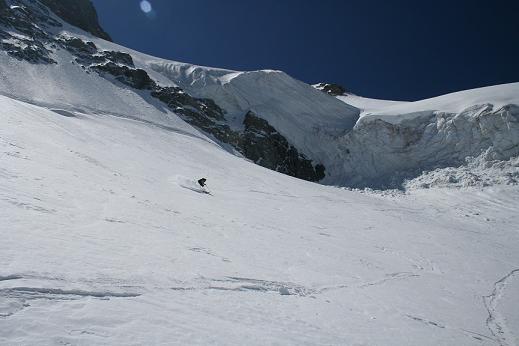 ski sous les séracs : Viencent sous les séracs, belle ambiance...