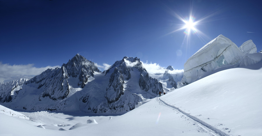 Séracs : Traversée sous le couloir Cordier, il vaut mieux ne pas trop trainer là !!
