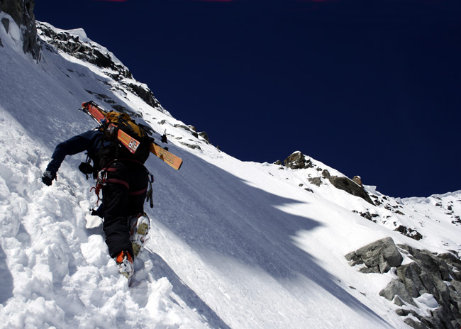 Couloir NE des Cristaux : Avant la traversée vers le col.