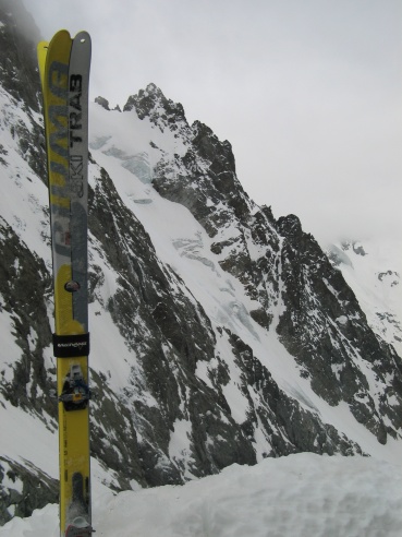 couloir3 : Au col de Coste Rouge, la face nord de l'Ailefroide en impose et le glacier Long se montre sous un profil original.