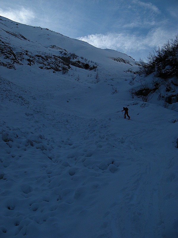Combe de la Lanche : Belle coulée d'avalanche dans la combe de la Lanche à la cote 1348m, nous l'avons contournée par la droite