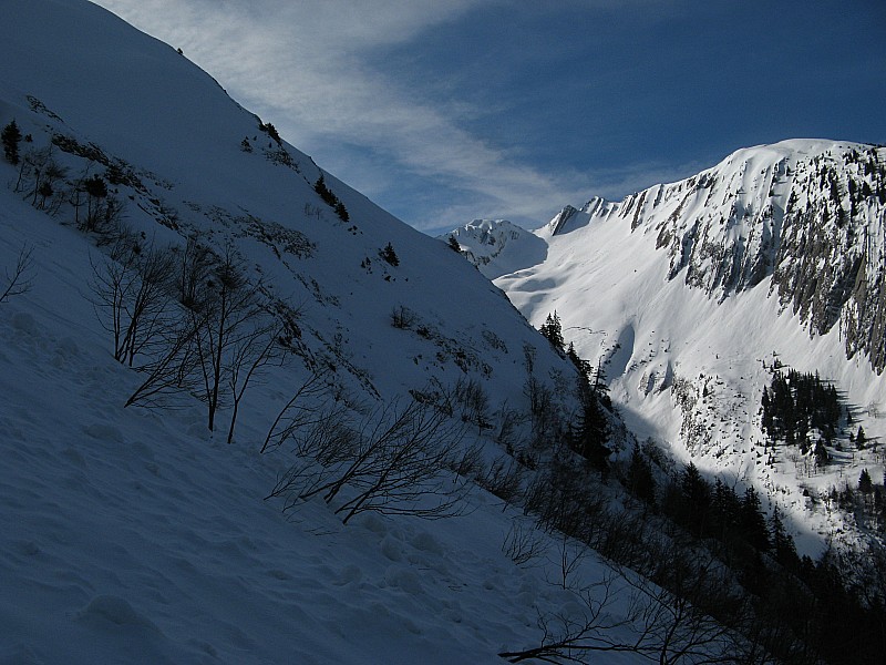 Face nord ouest des Arces : Montée sur la face nord ouest des Arces, pas mal de pentes purgées