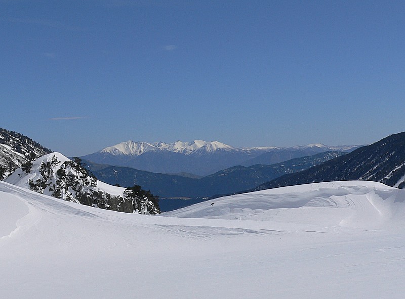 Le Canigou : toujours présent .
