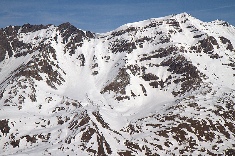 Crètes de Vallonbrun : Il reste encore un peu de neige au dessus de 2200m, mais le bas est bien pelé