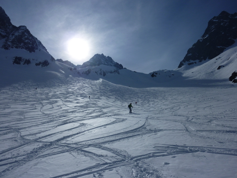 Entre l'ancien glacier du Puys Gris et la combe des Roches, une neige avec une qualité variable, poudre 20cm, croûtée, soufflée, moquette.