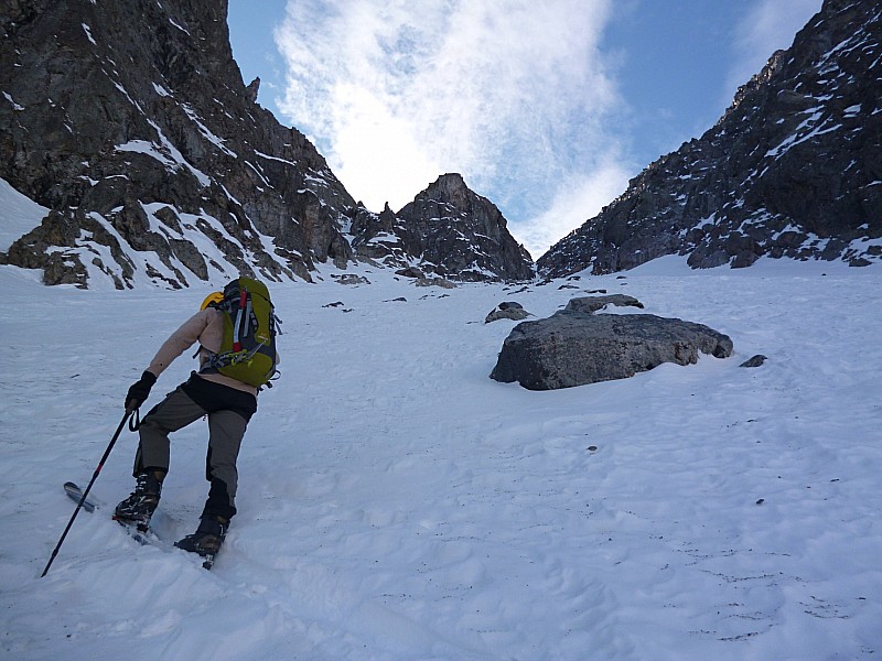 dans le bas du couloir : 2 pas en avant, un en arrière.... peut mieux faire pour la neige !