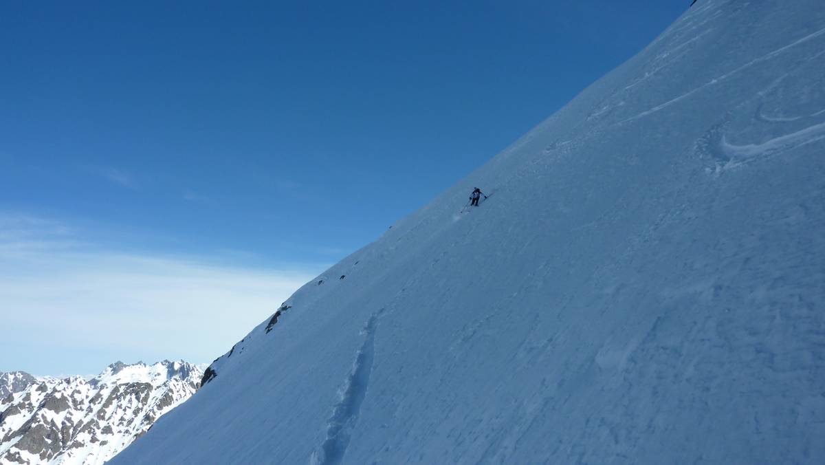 #8 Sous le couloir : les courbes s Sous le couloir : les courbes s'allongent