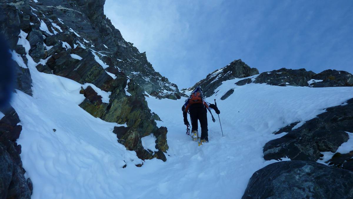 #4 Couloir du Triangle : l Couloir du Triangle : l'etroiture du bas qui passe avec des snow blade