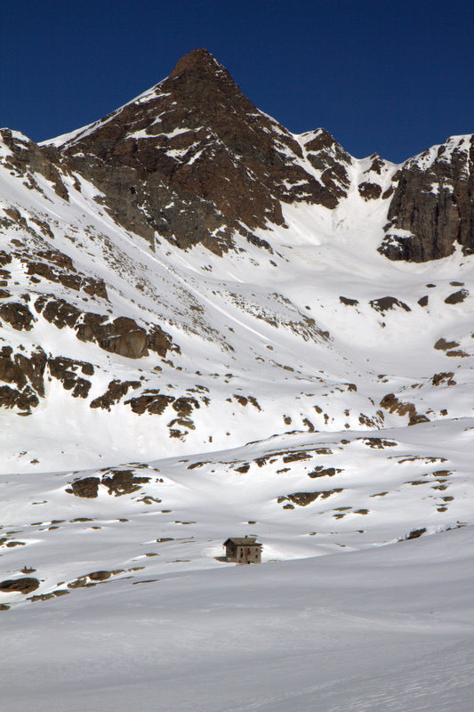 Refuge du Carro : le pas du bouquetin en arrière plan (tracé)