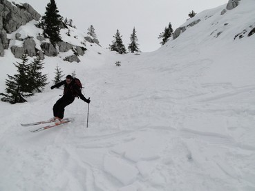 ski neige lourde : Jolie couloir nord avec quelques passages étroits.Sa passe vraiment bien.