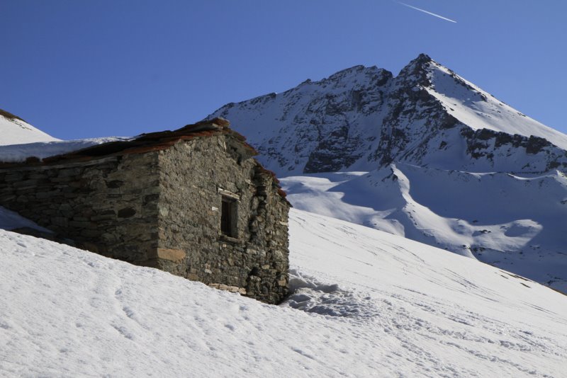 Ruine : devant la pointe d'Ouillarse