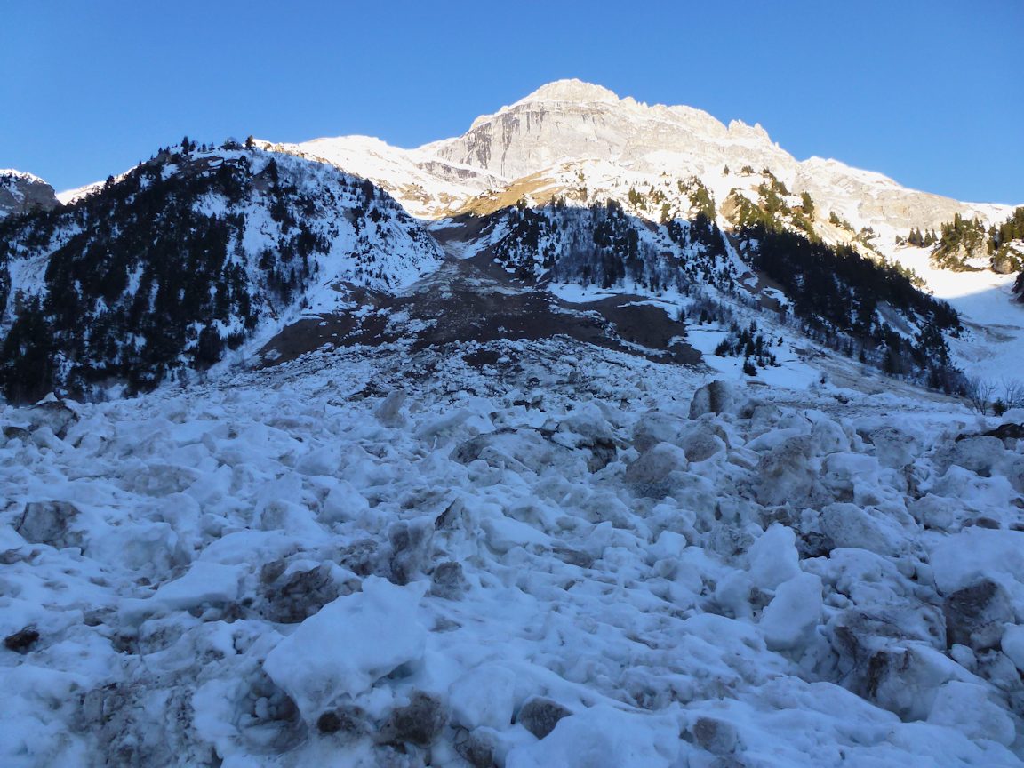 Vallon de Chavière : Les avalanches sont particulièrement volumineuses cette année.