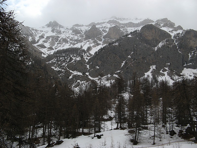 Vers 1950 m : En dessous du Calvaire du Vallon
vue vers le versant est.