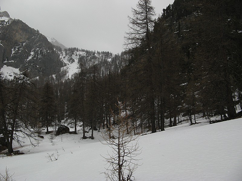 Vallon de montée : Au centre gauche de la photo on voit le vallon de montée.
Vue depuis le Calvaire du Vallon.